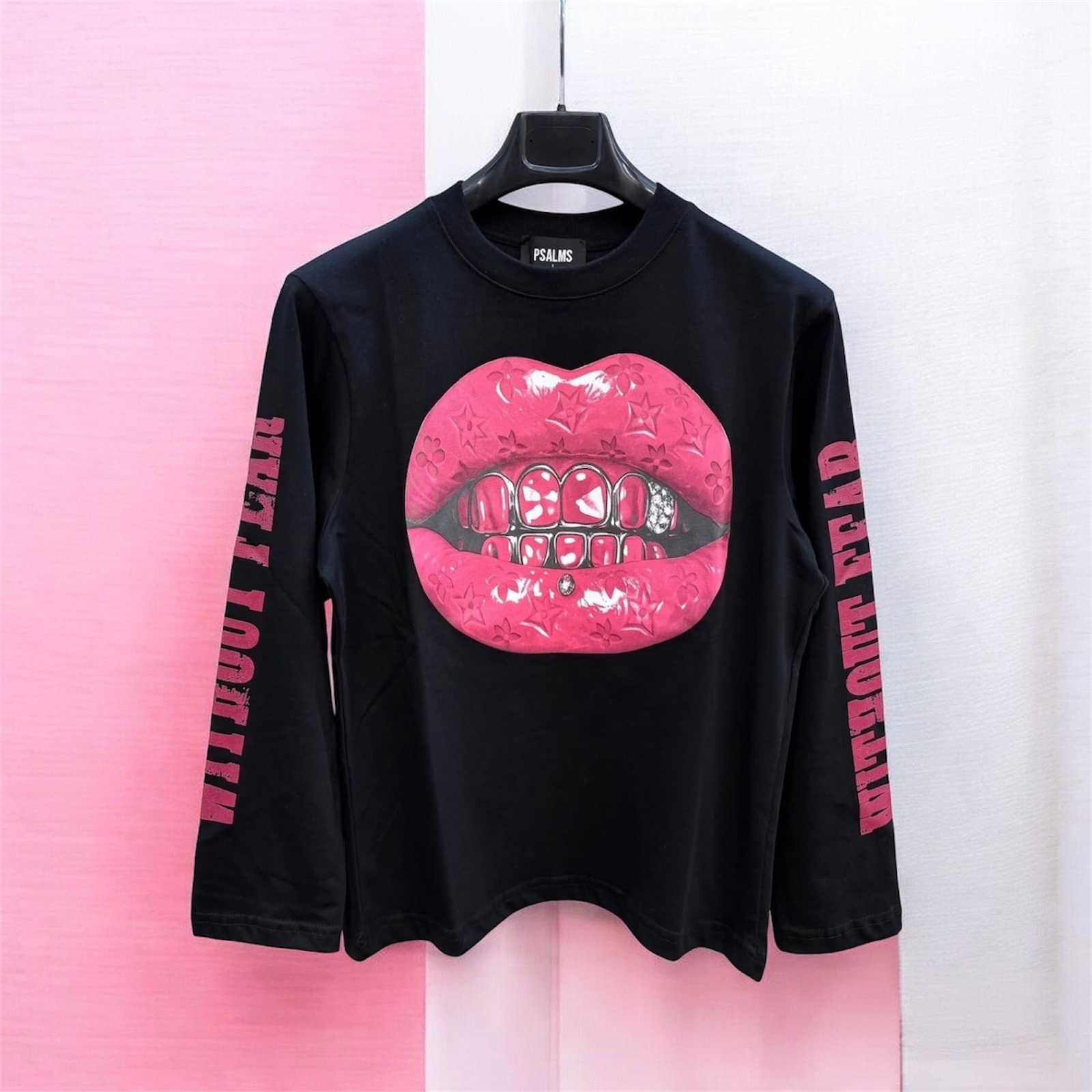 kiss pink vuitton